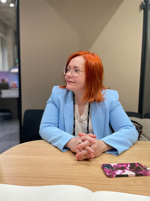 Mira Tevajärvi hirveen hyvää markkinointia ja muotoilua. Teva Design. Habitare messut. Messuosastosuunnittelu. Brändimateriaalit